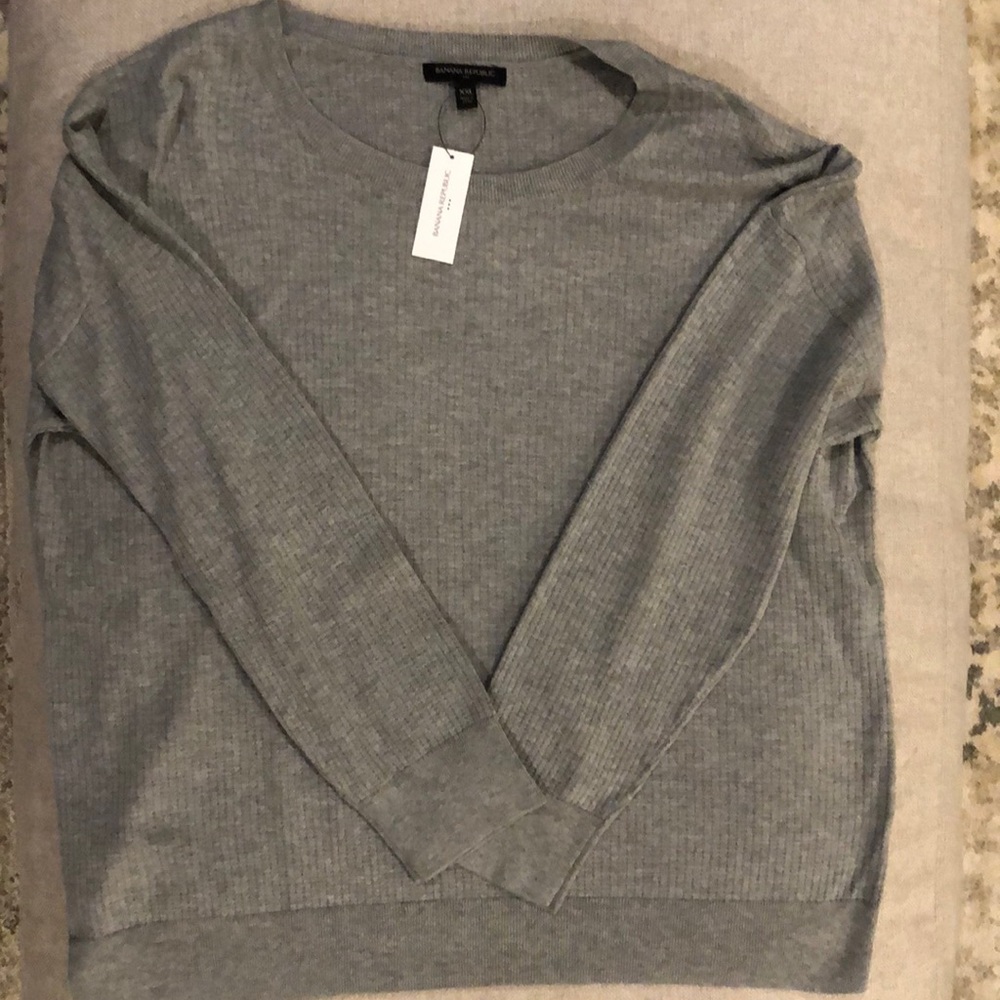 Banana republic top- gray- NWT